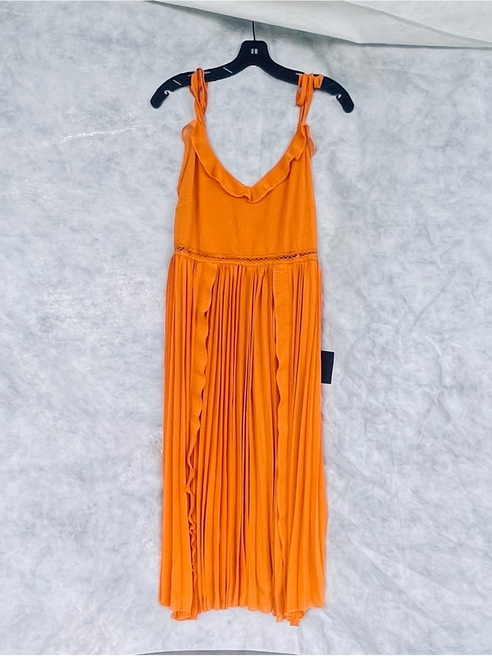 Lulu's V‑Neck yellow mustard Pleated Ruffle  Strap Maxi Dress  size M